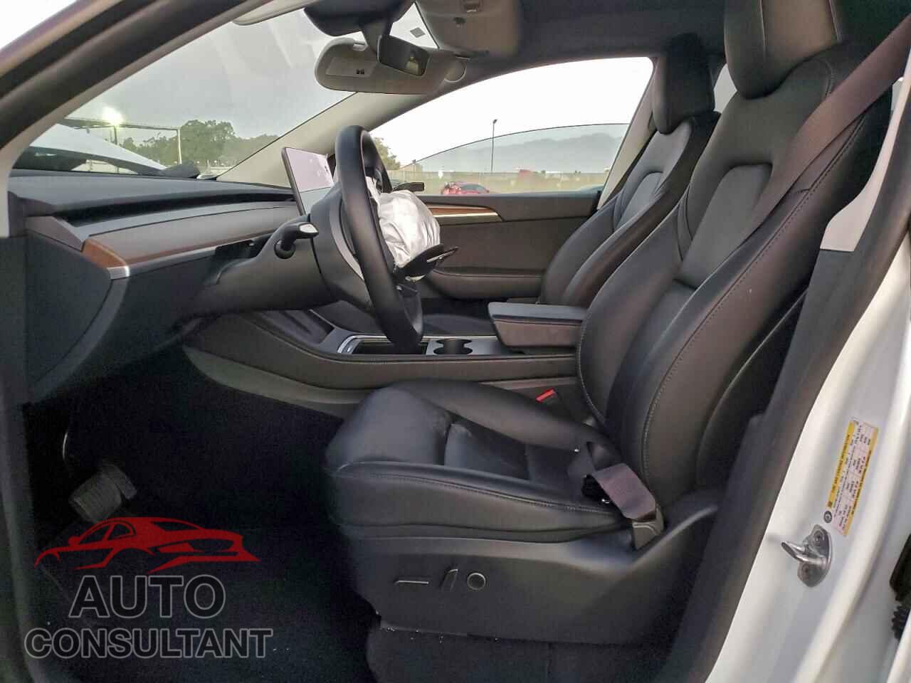 TESLA MODEL Y 2024 - 7SAYGDED8RF117778