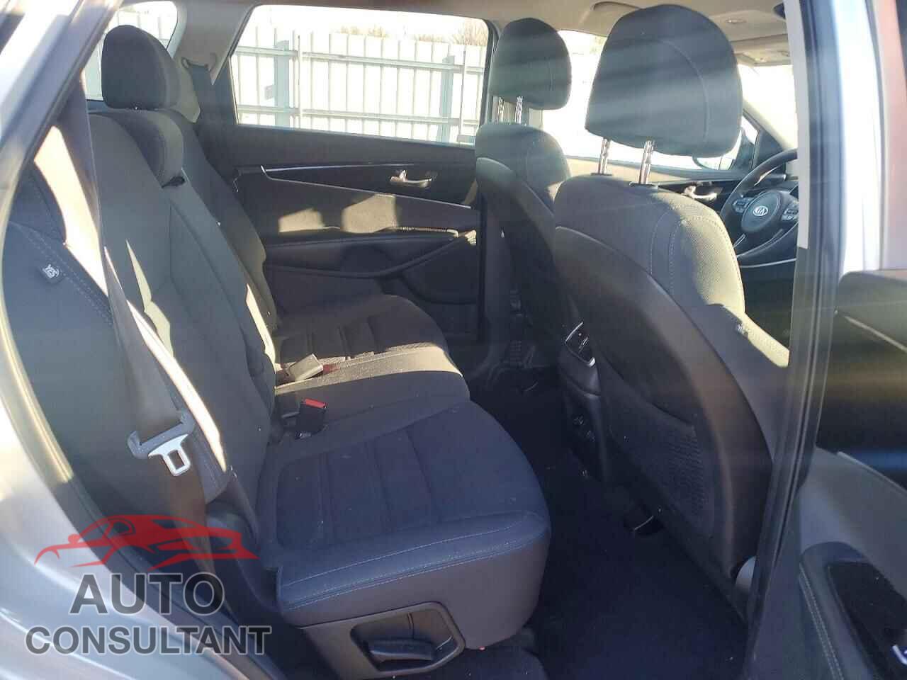 KIA SORENTO 2017 - 5XYPGDA3XHG333595
