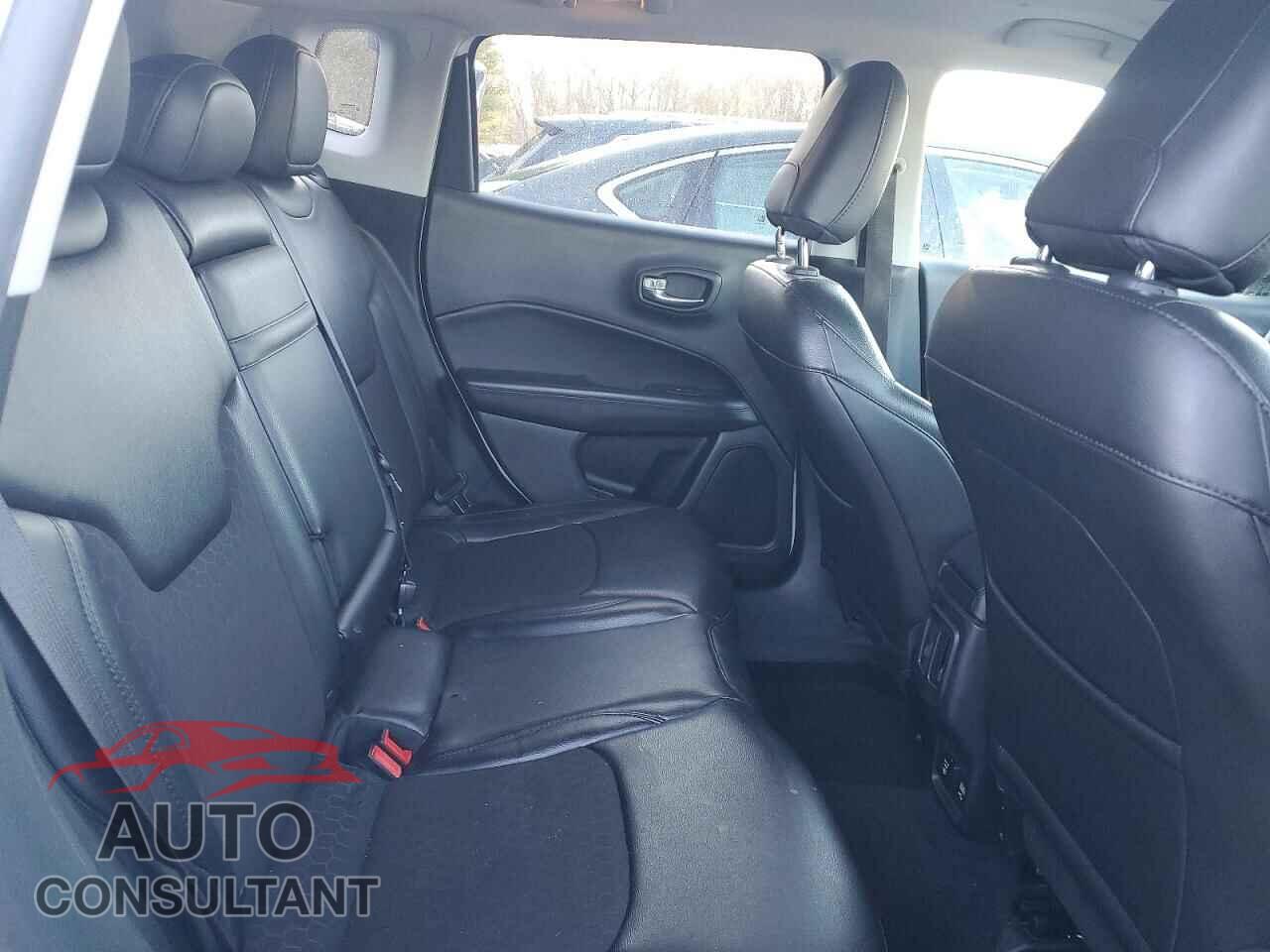 JEEP COMPASS 2018 - 3C4NJDBB7JT395985