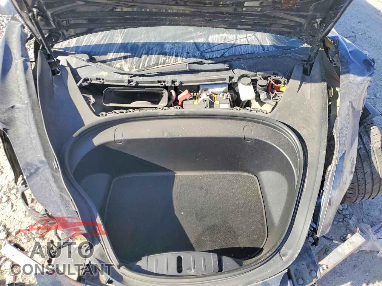 TESLA MODEL 3 2018 - 5YJ3E1EB8JF112403
