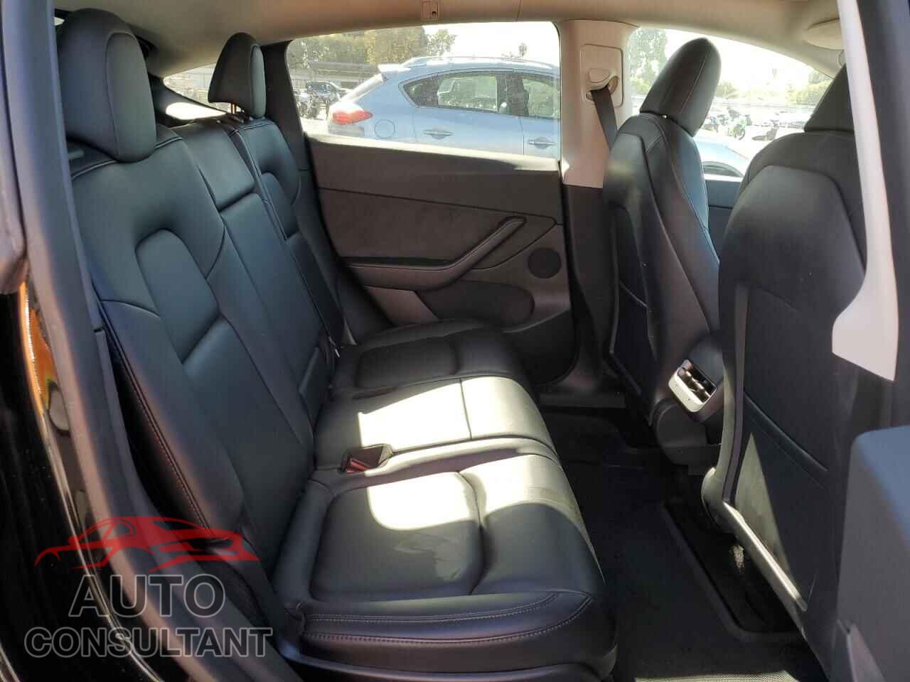 TESLA MODEL Y 2021 - 5YJYGAEE6MF214068