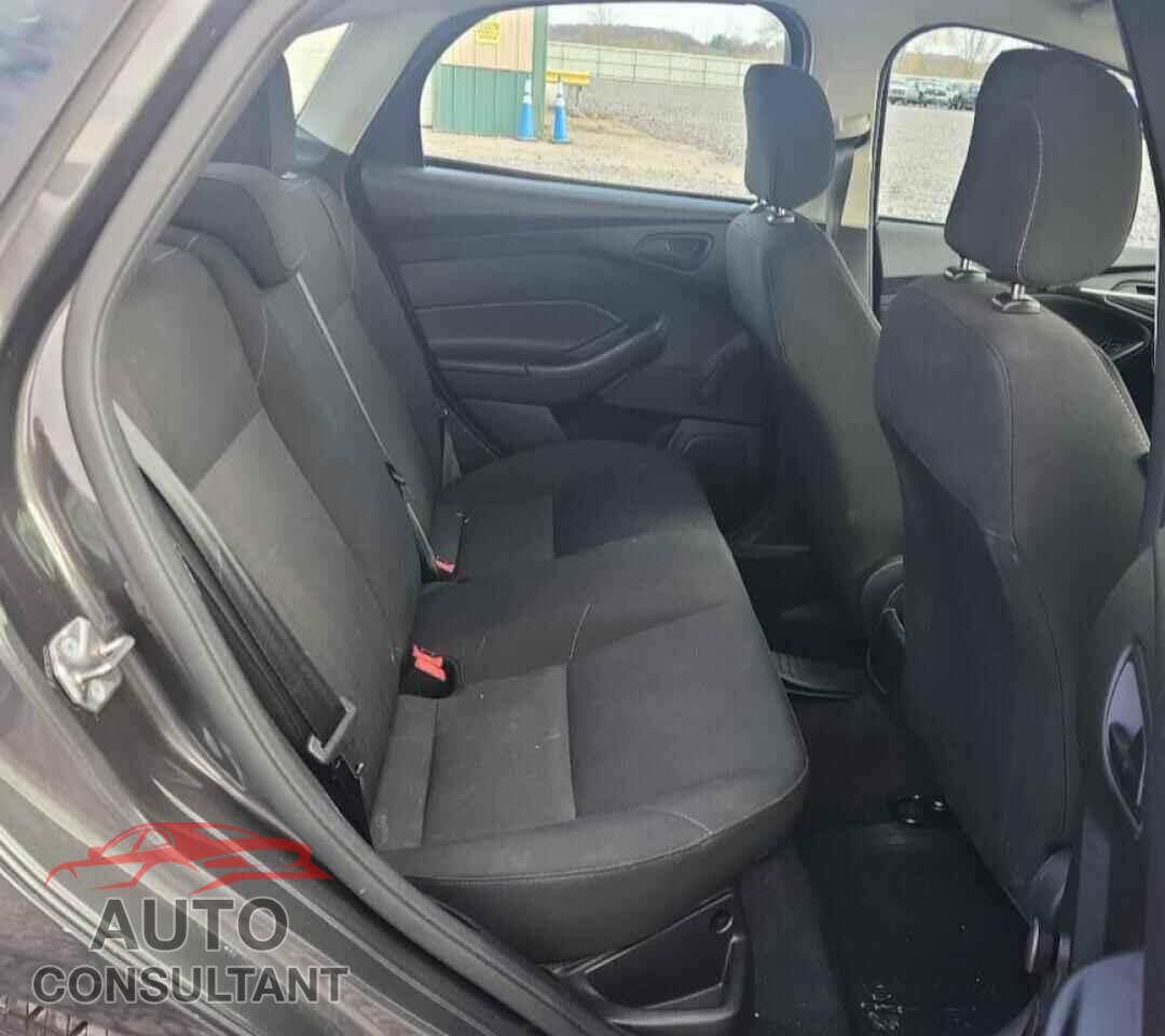FORD FOCUS 2015 - 1FADP3E26FL299967