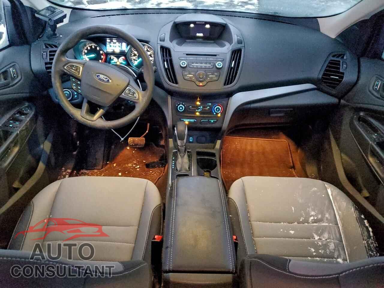 FORD ESCAPE 2017 - 1FMCU0F77HUC36960