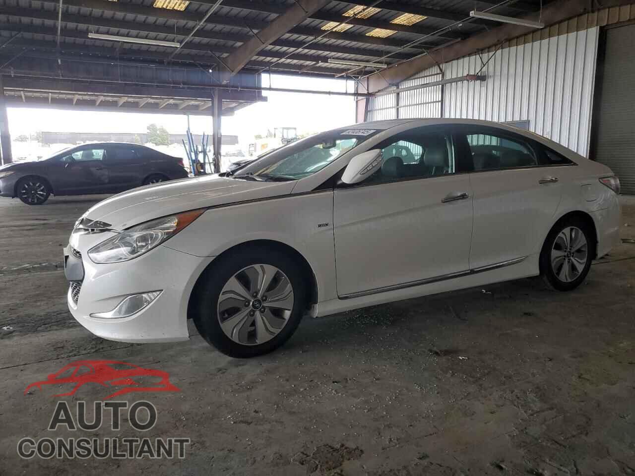HYUNDAI SONATA 2013 - KMHEC4A40DA101170