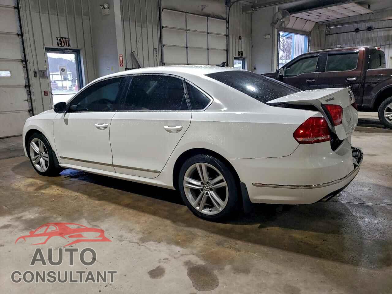 VOLKSWAGEN PASSAT 2015 - 1VWCV7A30FC064365