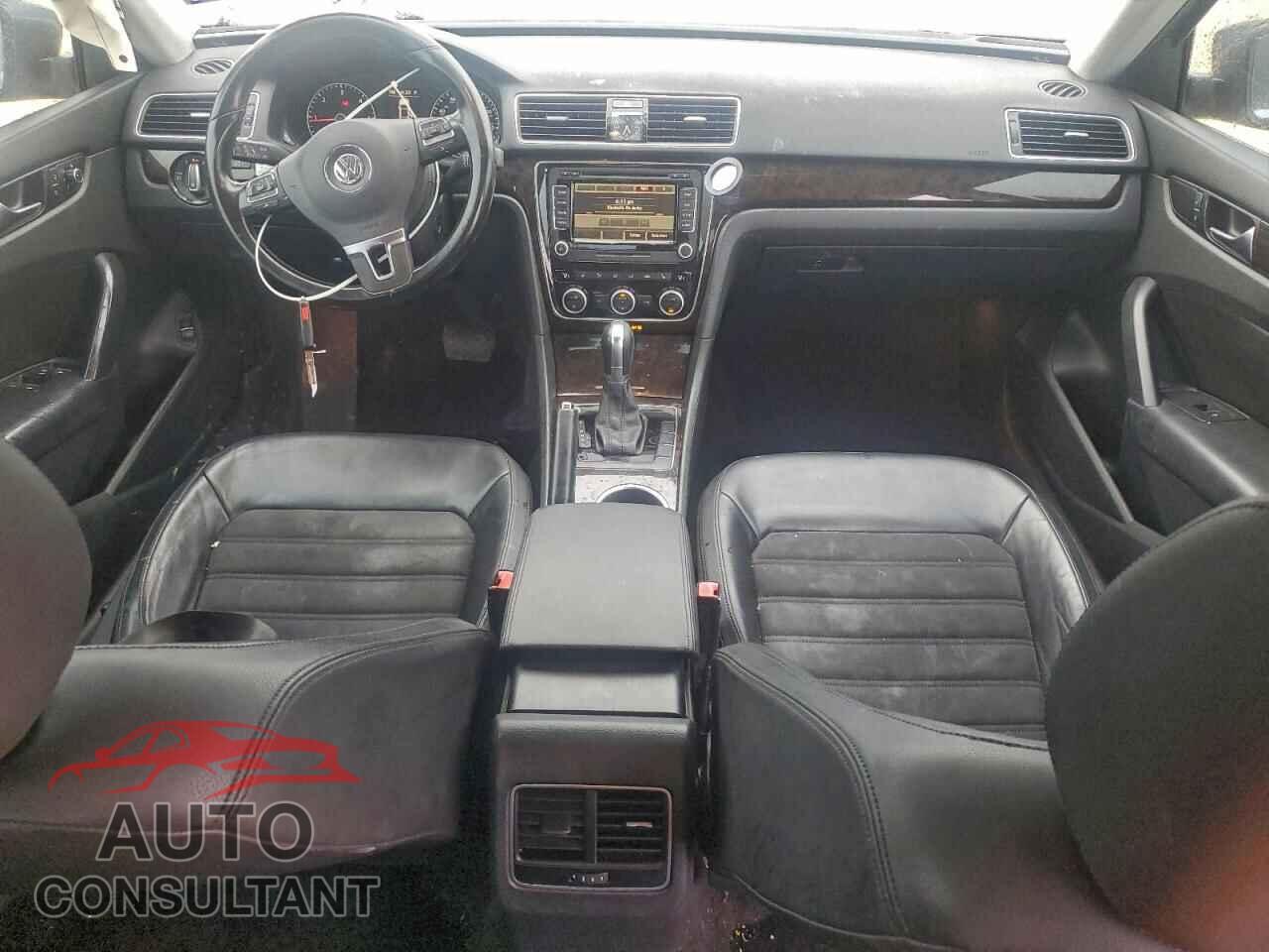 VOLKSWAGEN PASSAT 2015 - 1VWCV7A33FC044210