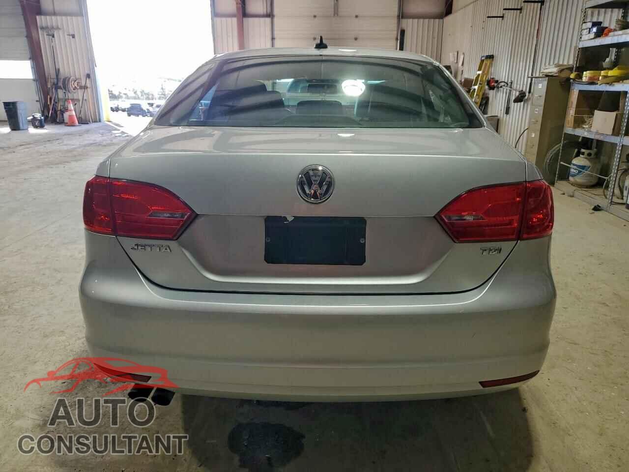 VOLKSWAGEN JETTA 2013 - 3VWLL7AJ8DM228901