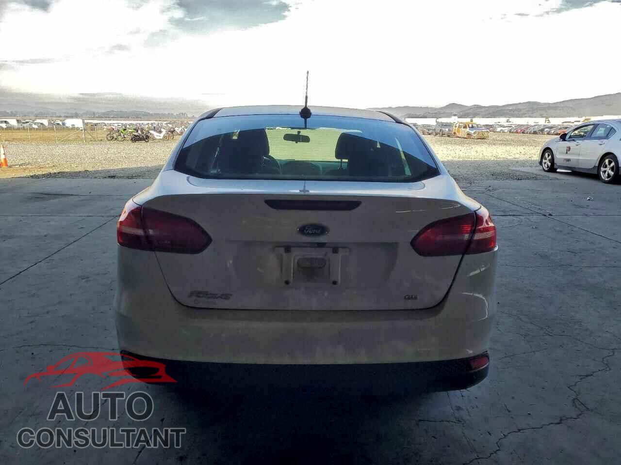 FORD FOCUS 2016 - 1FADP3F23GL363320