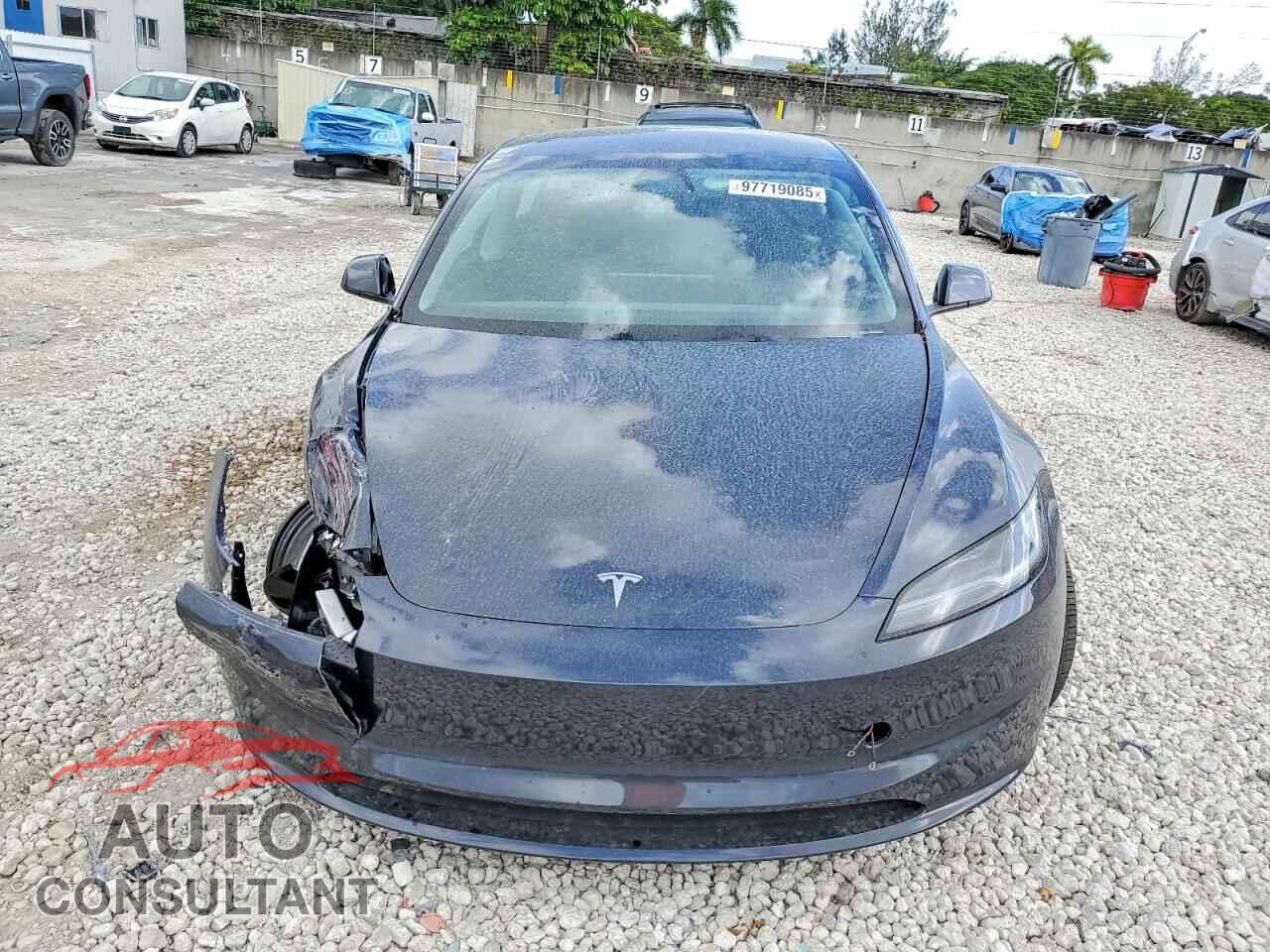 TESLA MODEL 3 2025 - 5YJ3E1EA2SF975657