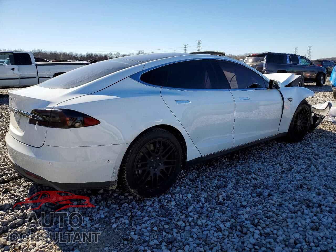 TESLA MODEL S 2015 - 5YJSA1E13FF104439