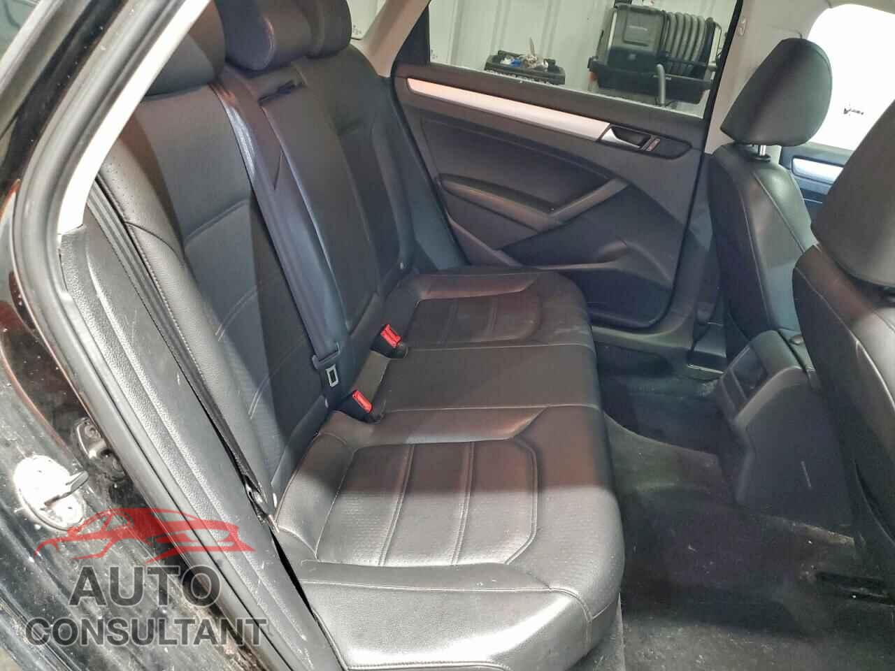 VOLKSWAGEN PASSAT 2012 - 1VWBP7A36CC075811
