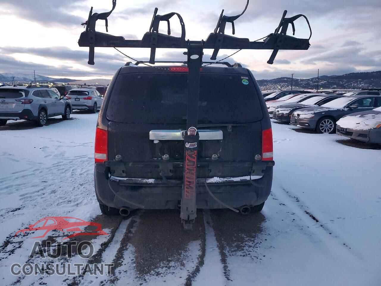 HONDA PILOT 2011 - 5FNYF4H48BB087098