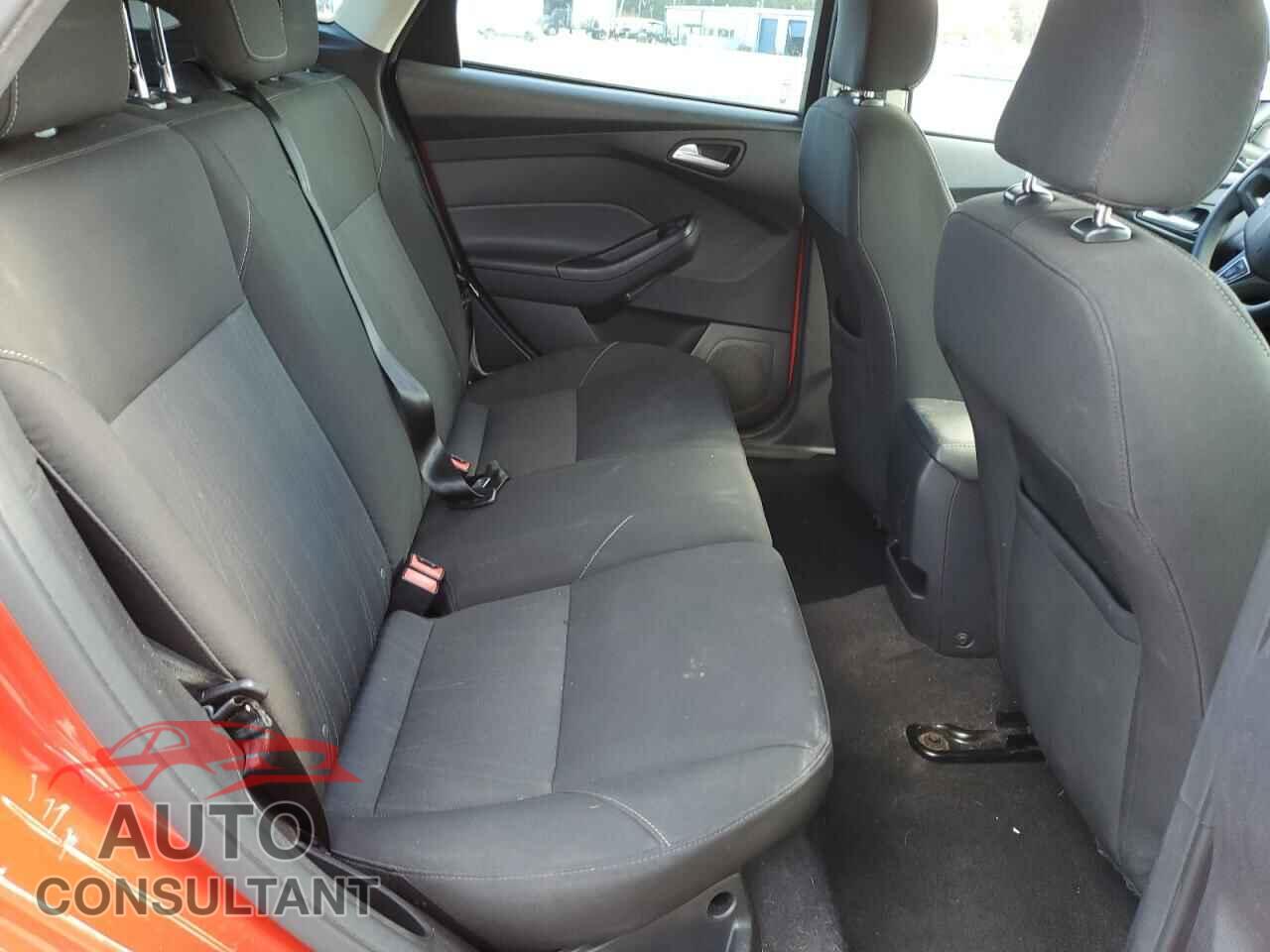 FORD FOCUS 2015 - 1FADP3K24FL268821