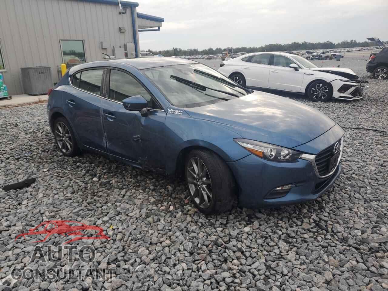 MAZDA 3 2018 - 3MZBN1L37JM260431