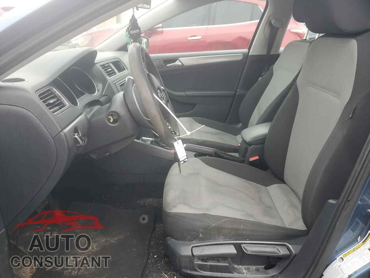 VOLKSWAGEN JETTA 2017 - 3VW2B7AJXHM294371