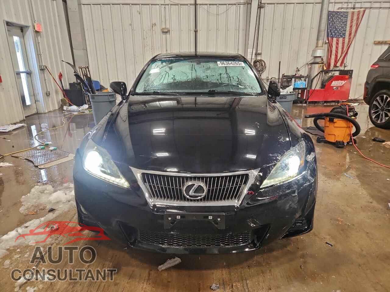 LEXUS IS 2011 - JTHCF5C2XB5048762