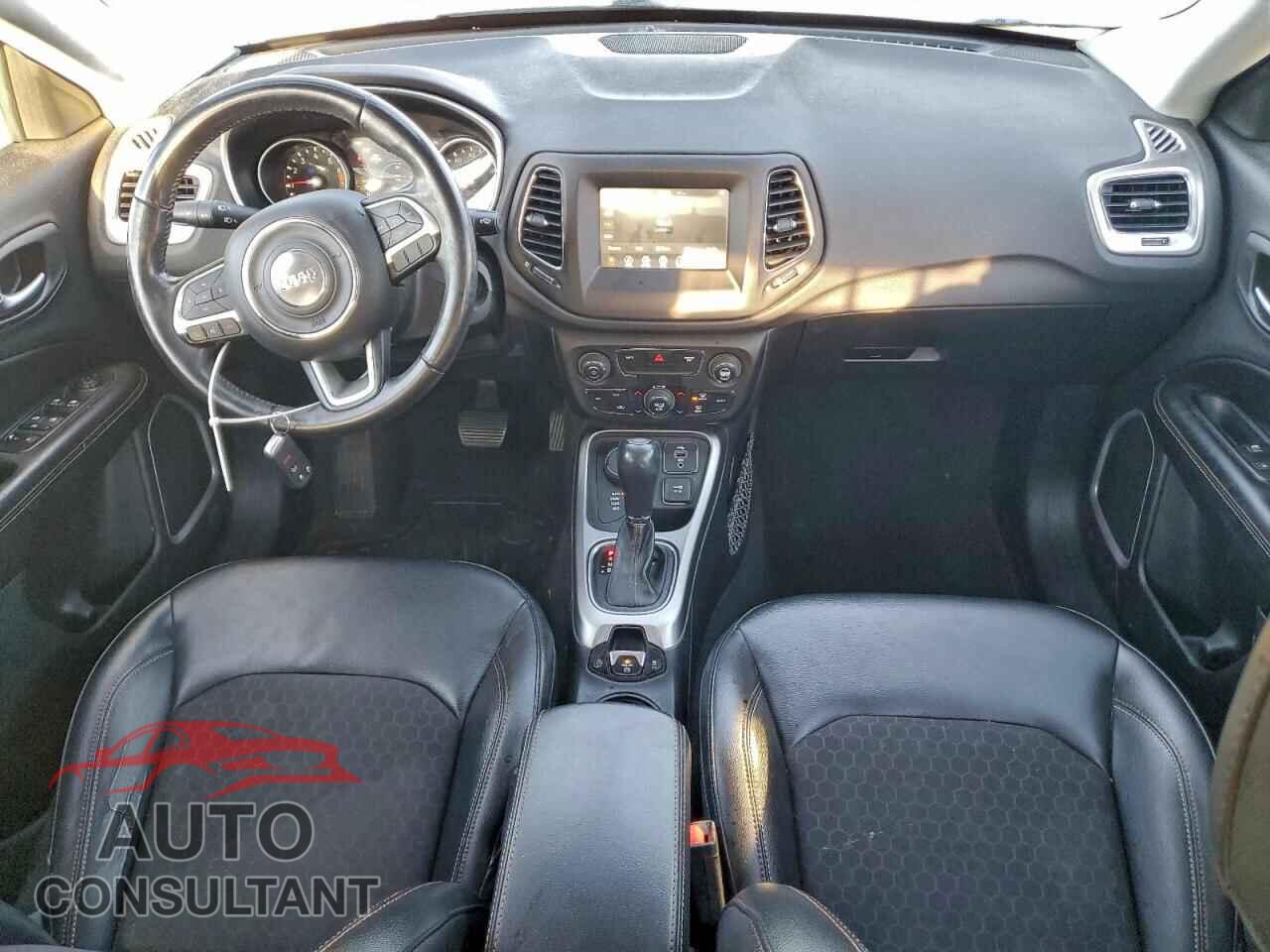 JEEP COMPASS 2018 - 3C4NJDBB5JT255949