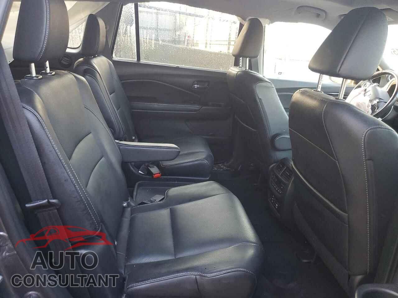 HONDA PILOT 2017 - 5FNYF6H02HB028355
