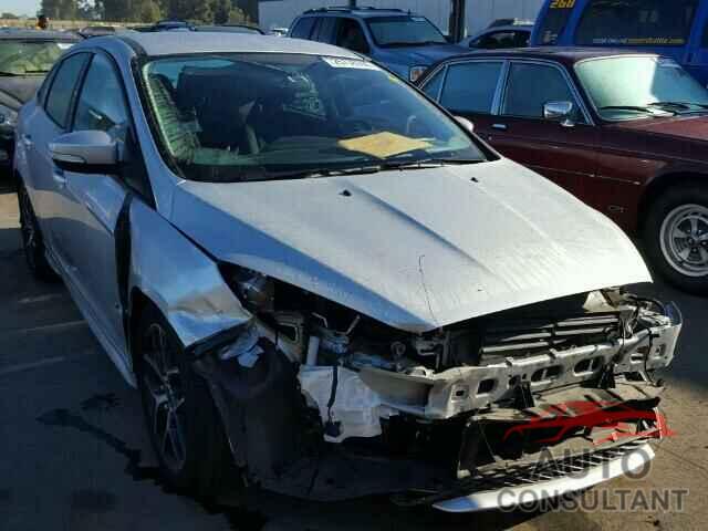 FORD FOCUS 2015 - 1FADP3F26FL275568