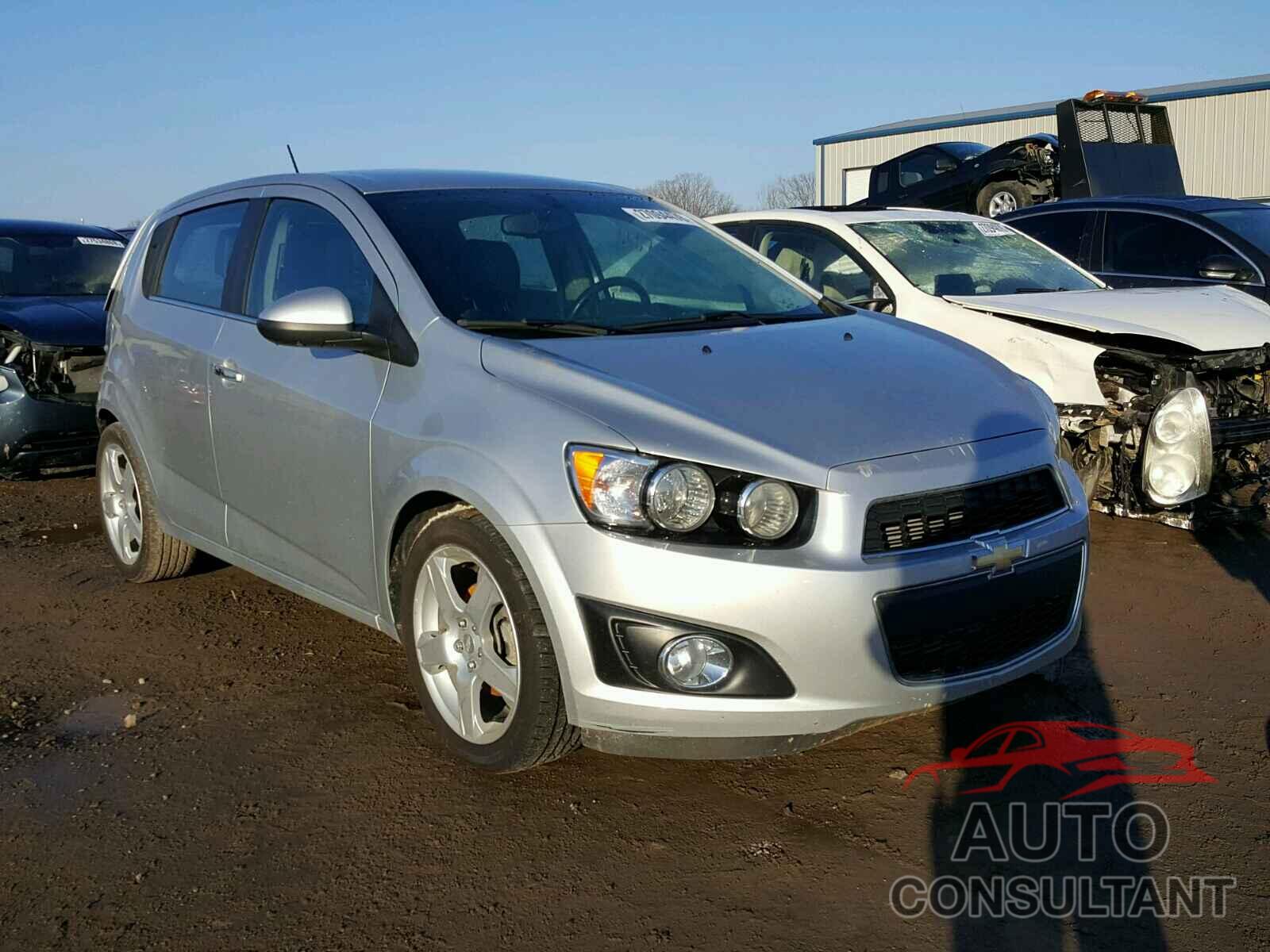 CHEVROLET SONIC 2015 - 1G1JE6SB0F4104022