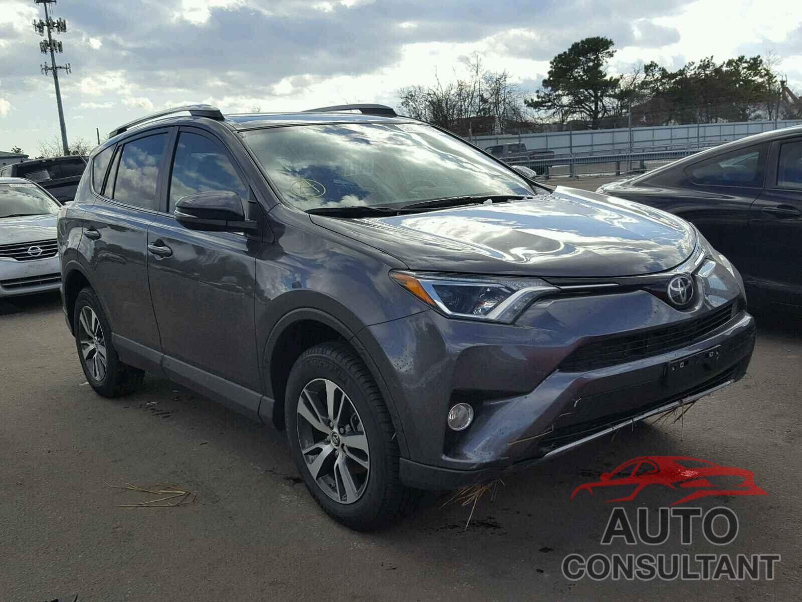 TOYOTA RAV4 2017 - JTMRFREV7HD216110