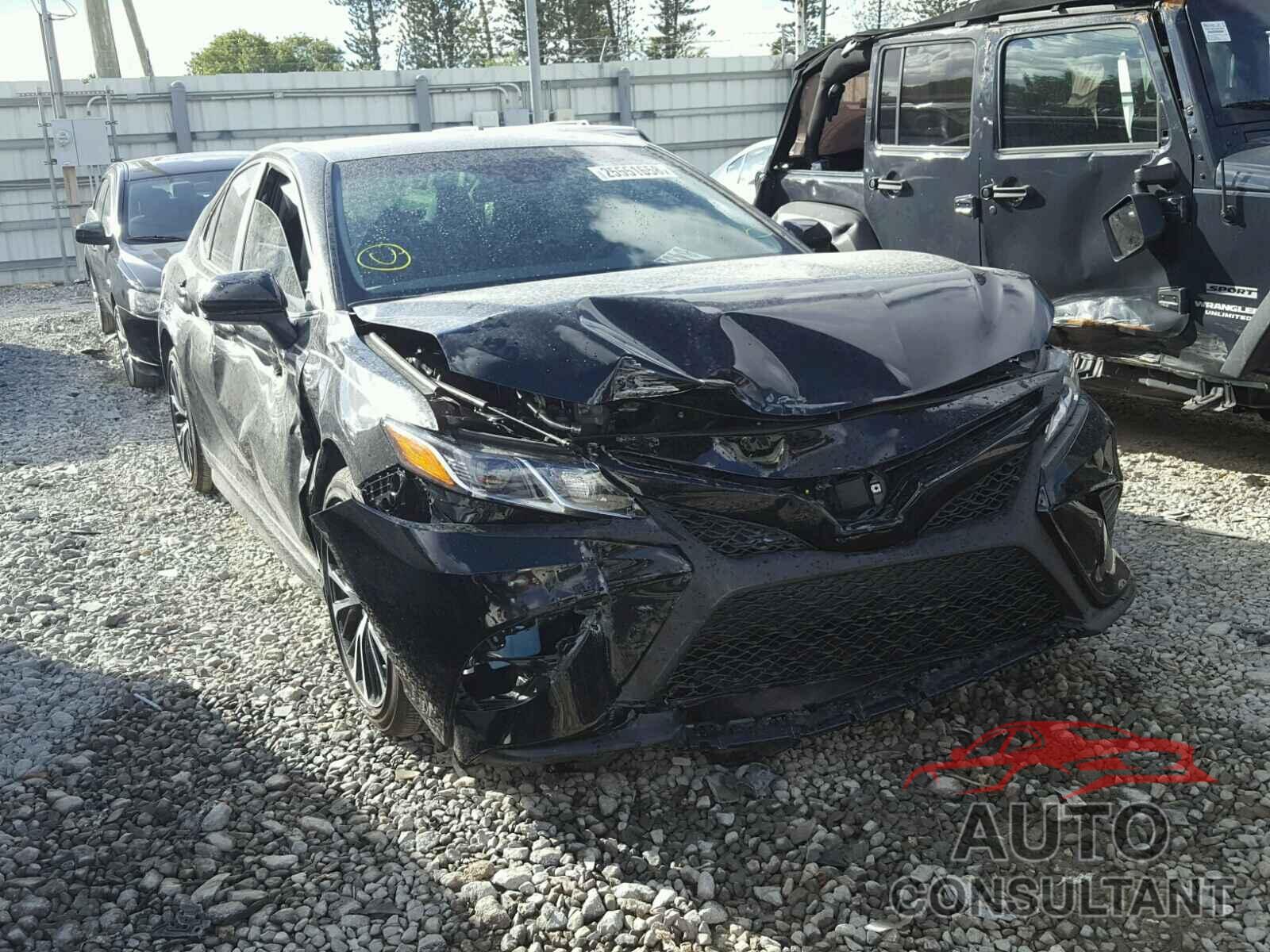 TOYOTA CAMRY 2018 - 4T1B11HK7JU555180