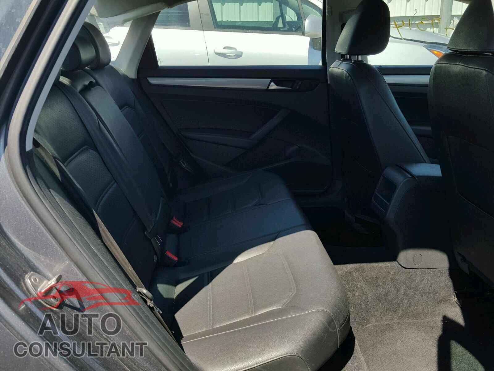 VOLKSWAGEN PASSAT 2015 - 1VWAT7A30FC045800
