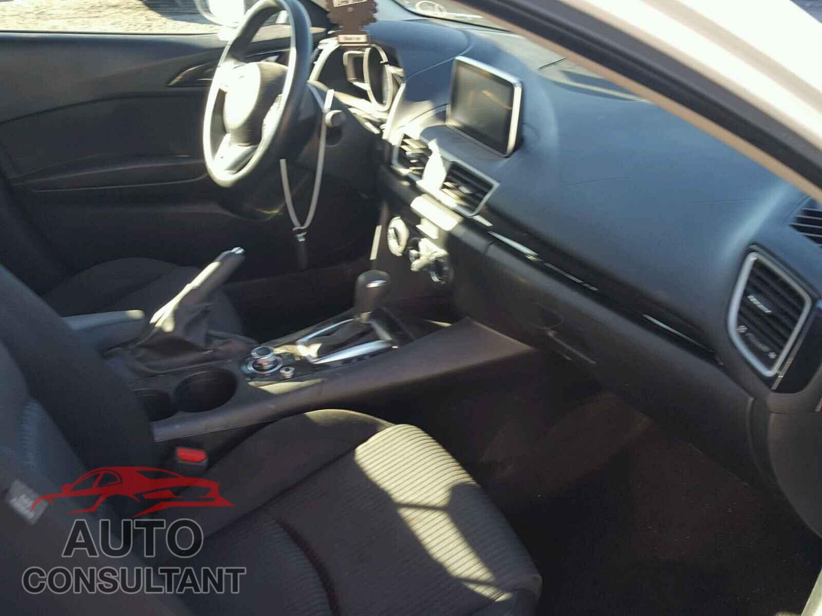 MAZDA 3 2016 - JM1BM1U71G1305568
