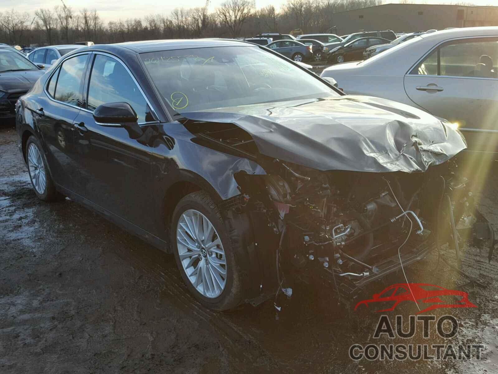 TOYOTA CAMRY 2018 - 4T1B11HK4JU017598