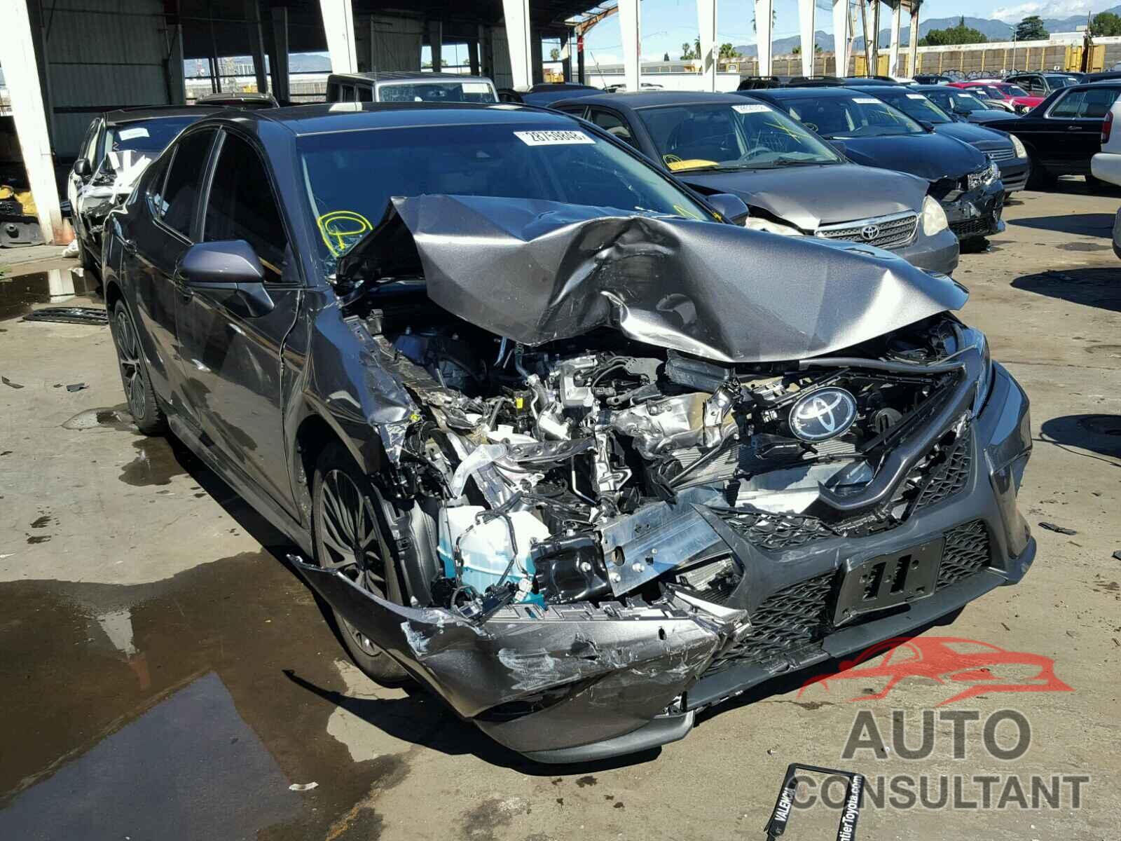 TOYOTA CAMRY 2018 - 4T1B11HK3JU057753