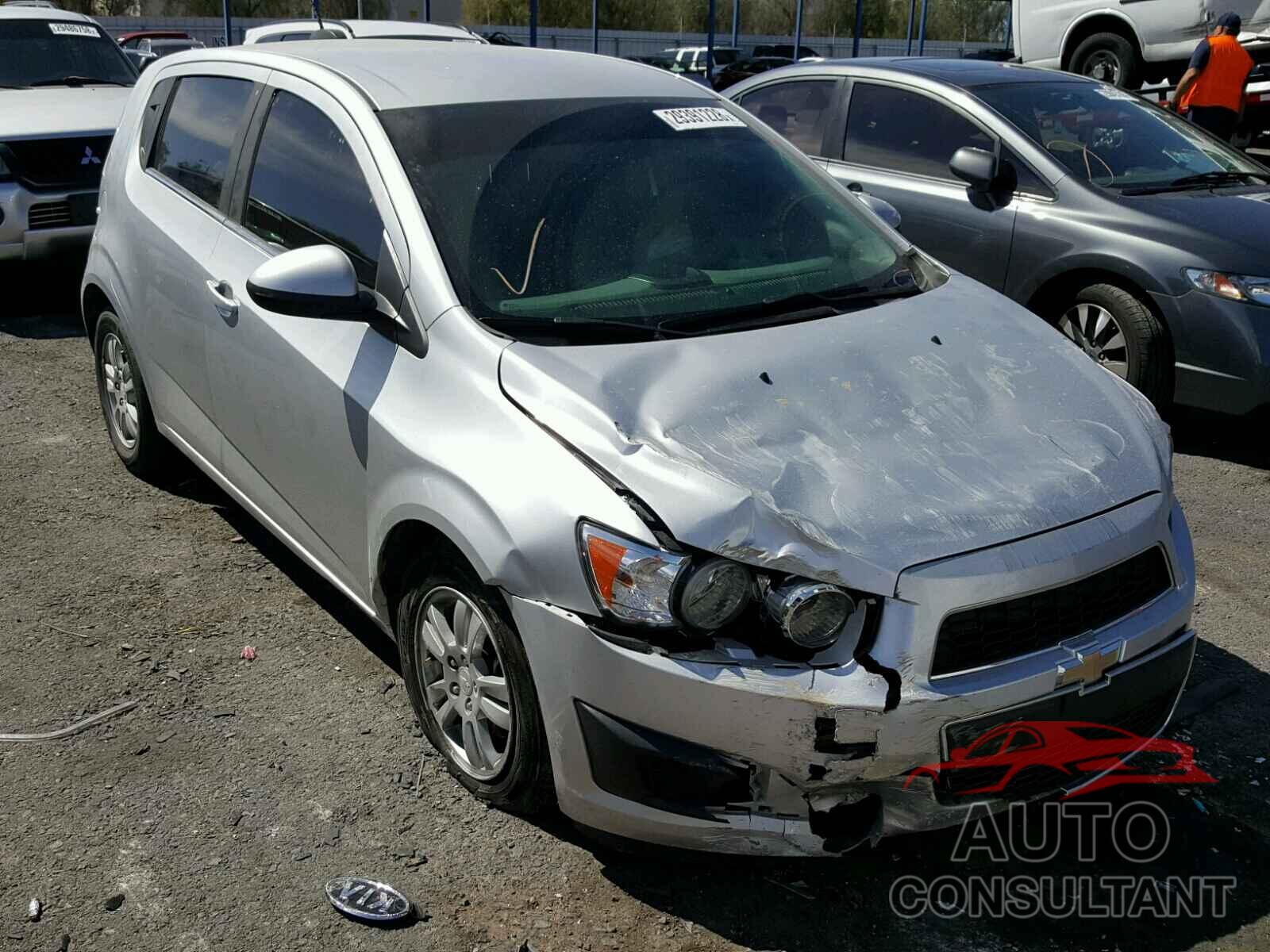 CHEVROLET SONIC 2015 - 1G1JC6SG9F4184549