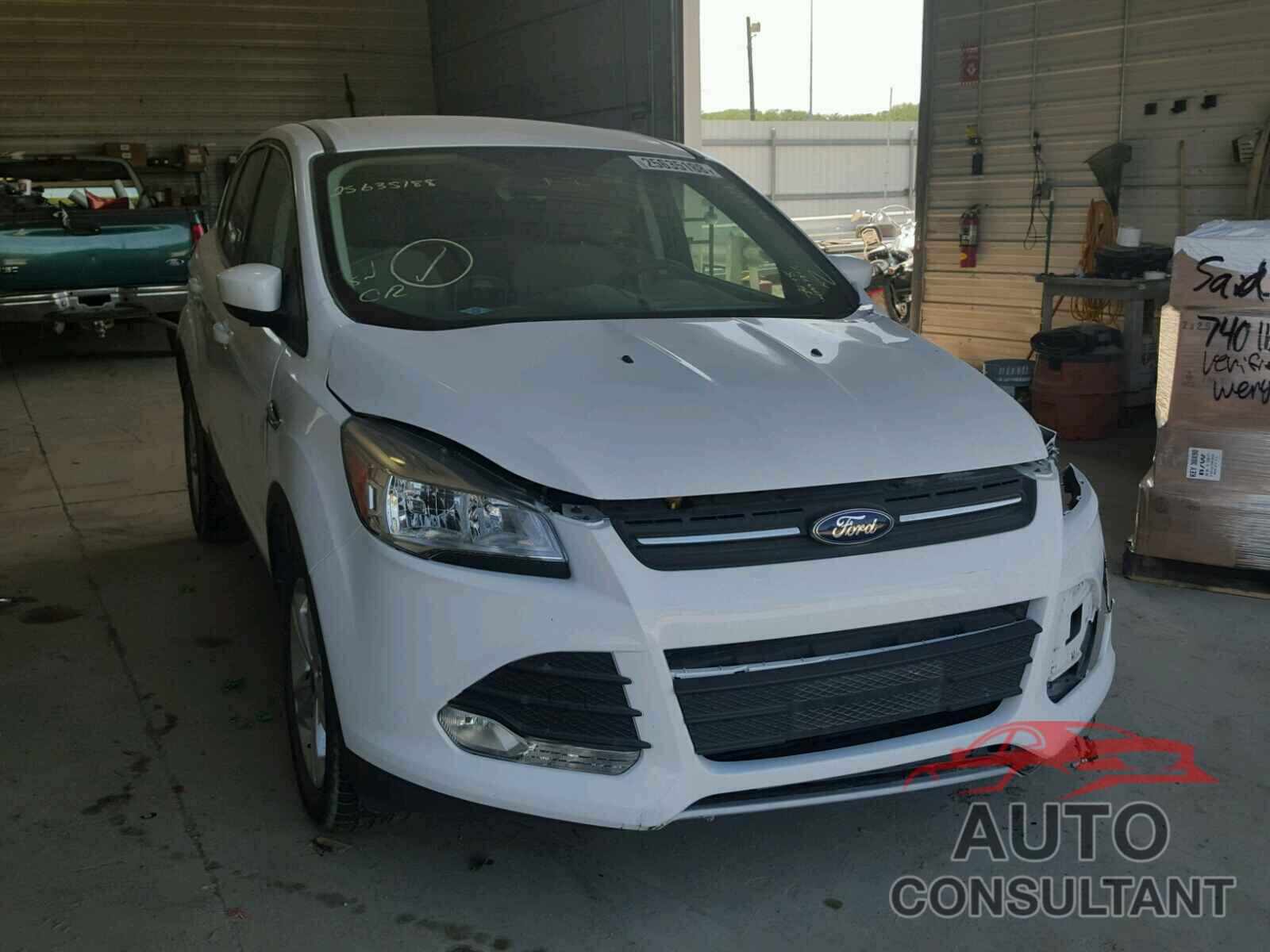 FORD ESCAPE 2015 - 1FMCU9G9XFUC04456