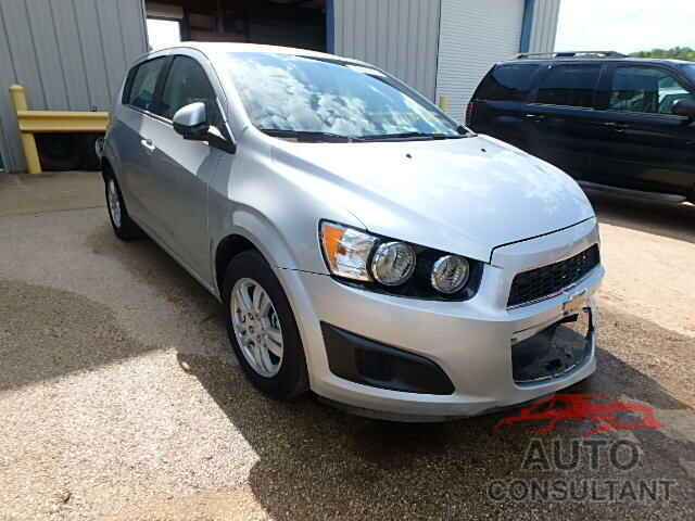 CHEVROLET SONIC 2015 - 1G1JC6SH2F4106638