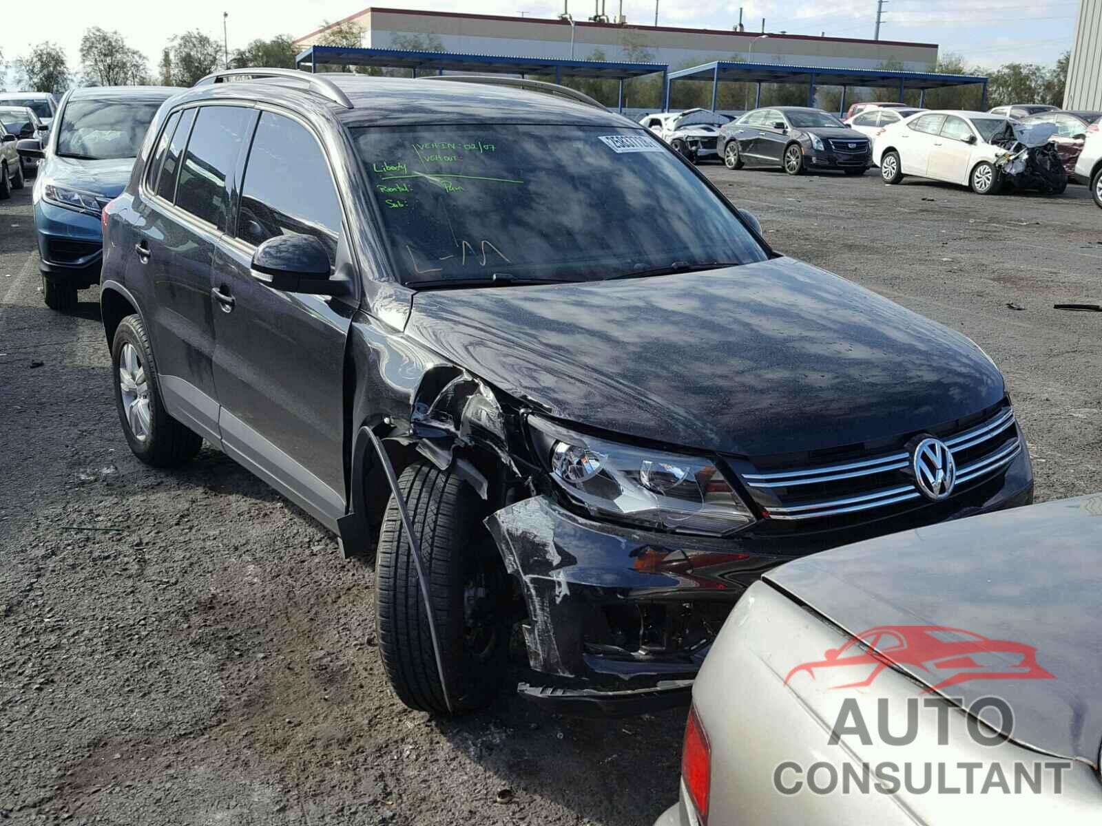 VOLKSWAGEN TIGUAN 2017 - WVGAV7AX4HK028079