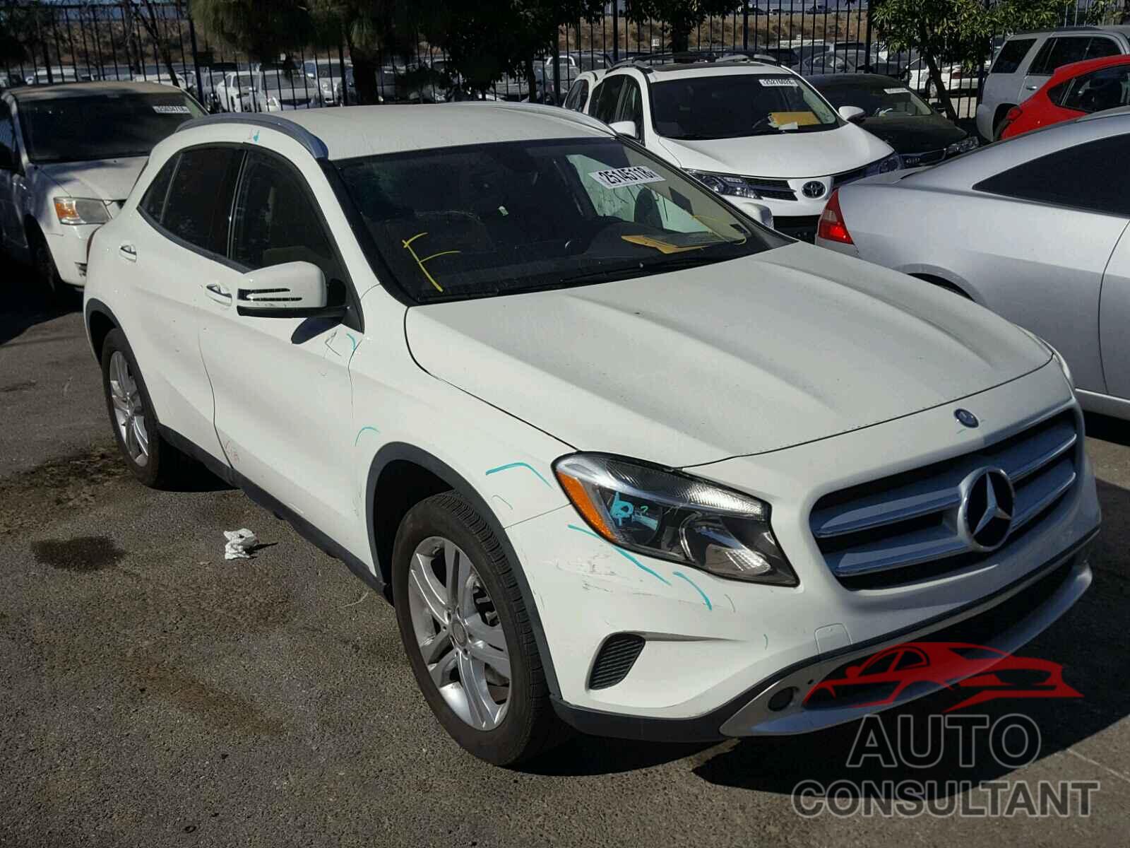 MERCEDES-BENZ GLA250 2015 - WDCTG4EB8FJ176396