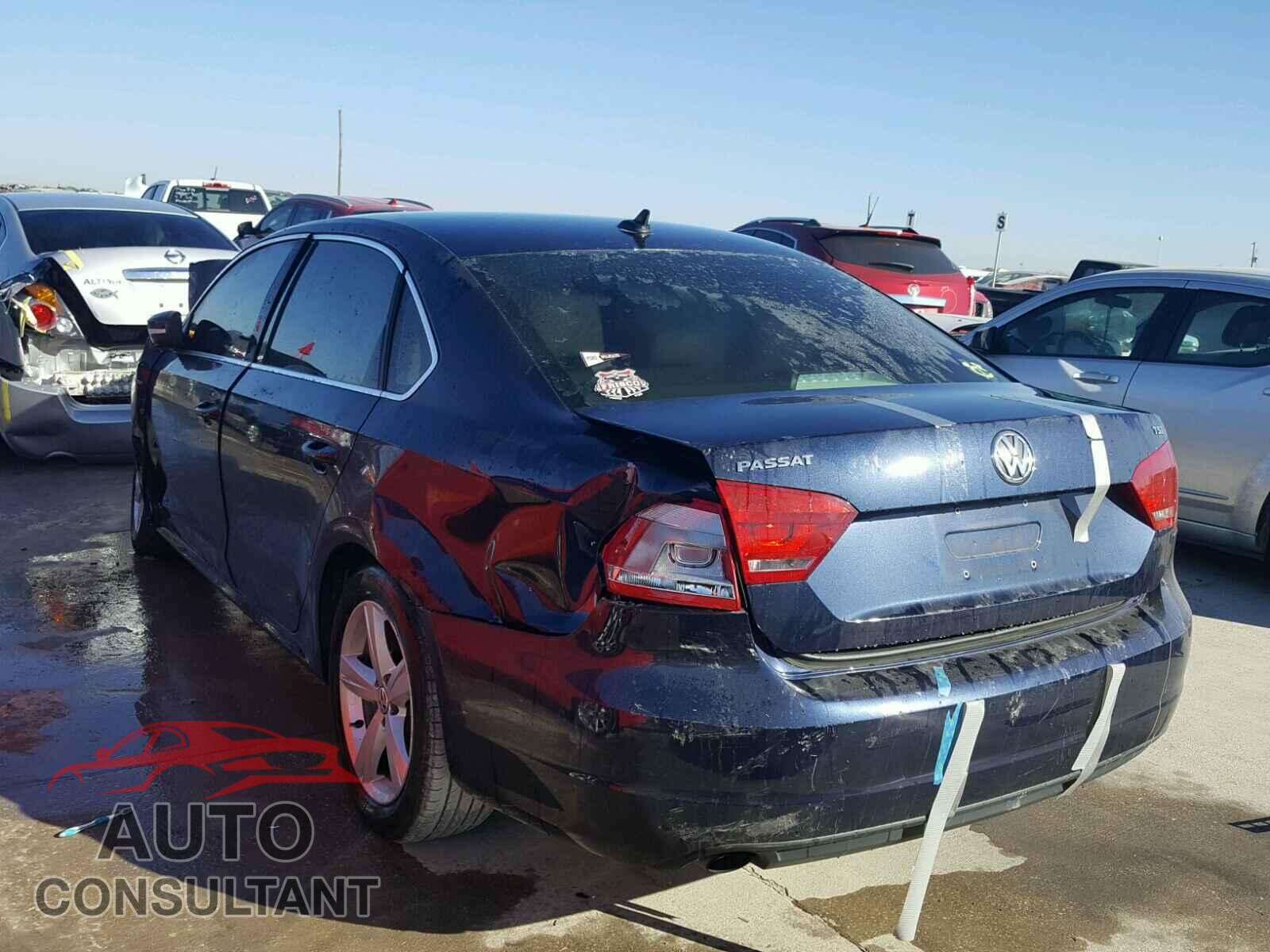 VOLKSWAGEN PASSAT 2015 - 1VWAT7A30FC114002