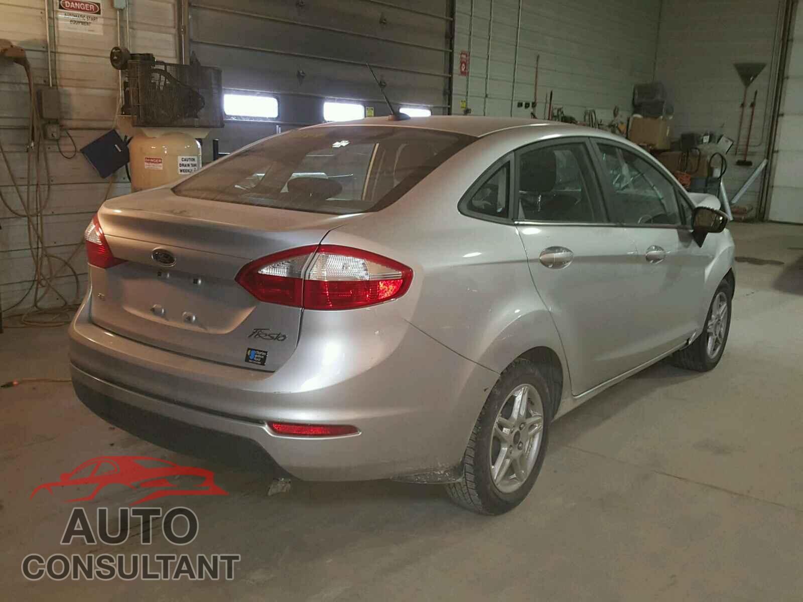 FORD FIESTA 2017 - 5FPYK2F64HB001936