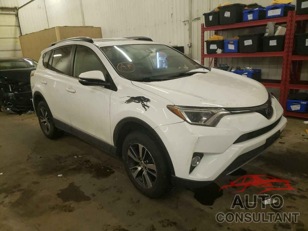 TOYOTA RAV4 2018 - JTMRFREV7JJ241211