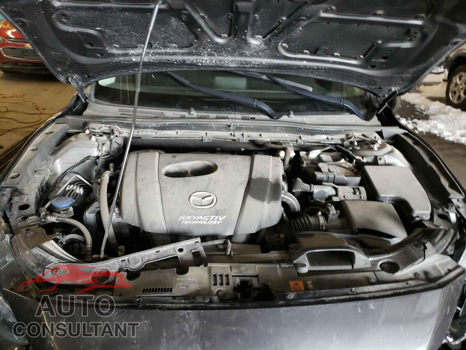 MAZDA 3 2018 - 3MZBN1U79JM165855