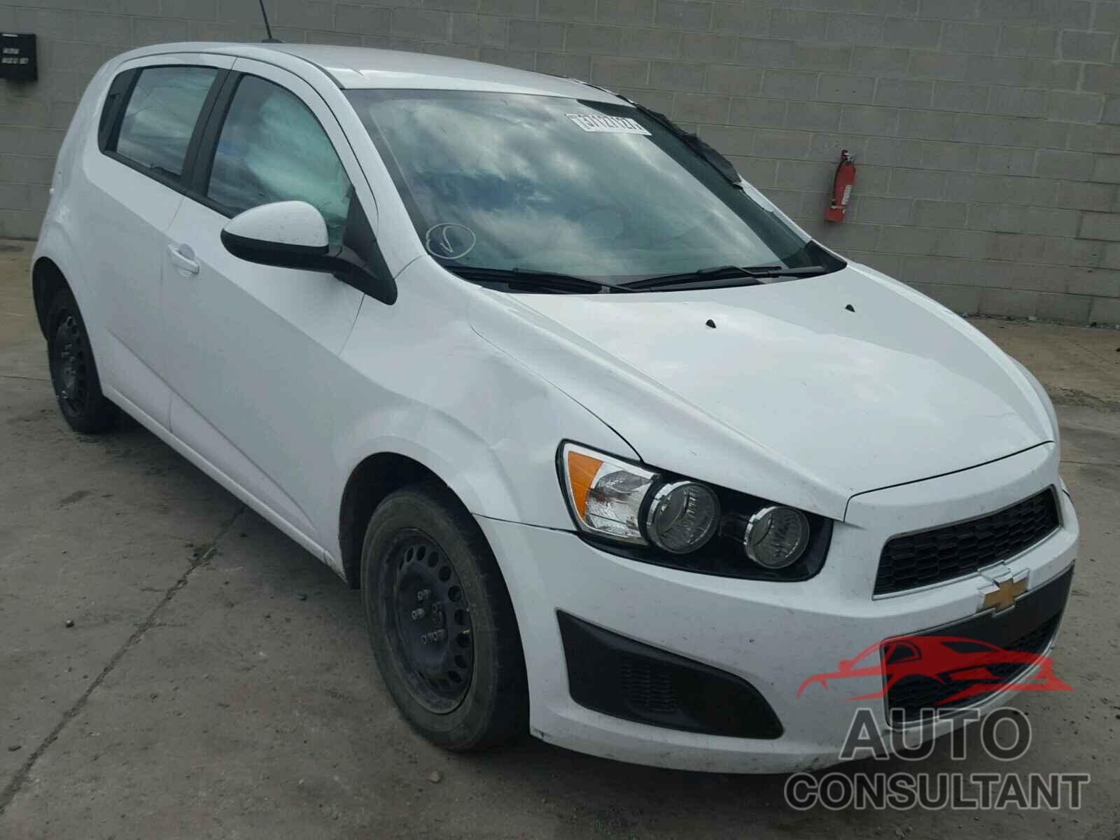 CHEVROLET SONIC 2015 - 1G1JA6SH8F4159902