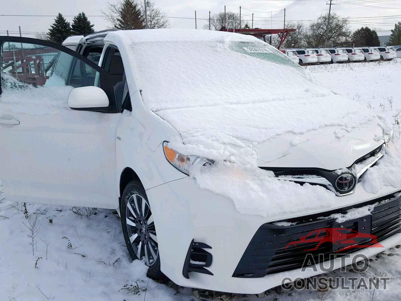 TOYOTA SIENNA 2018 - 5TDJZ3DC9JS191724