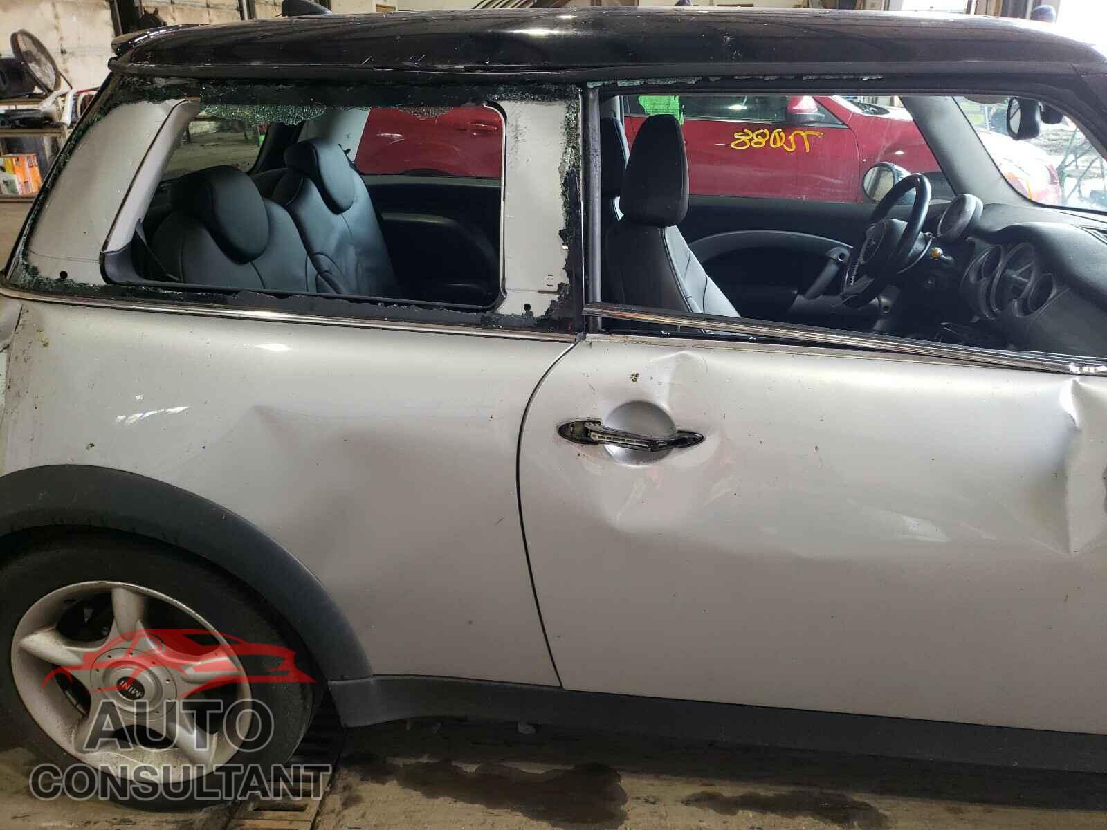 MINI COOPER 2006 - 5YJ3E1EB8MF034239