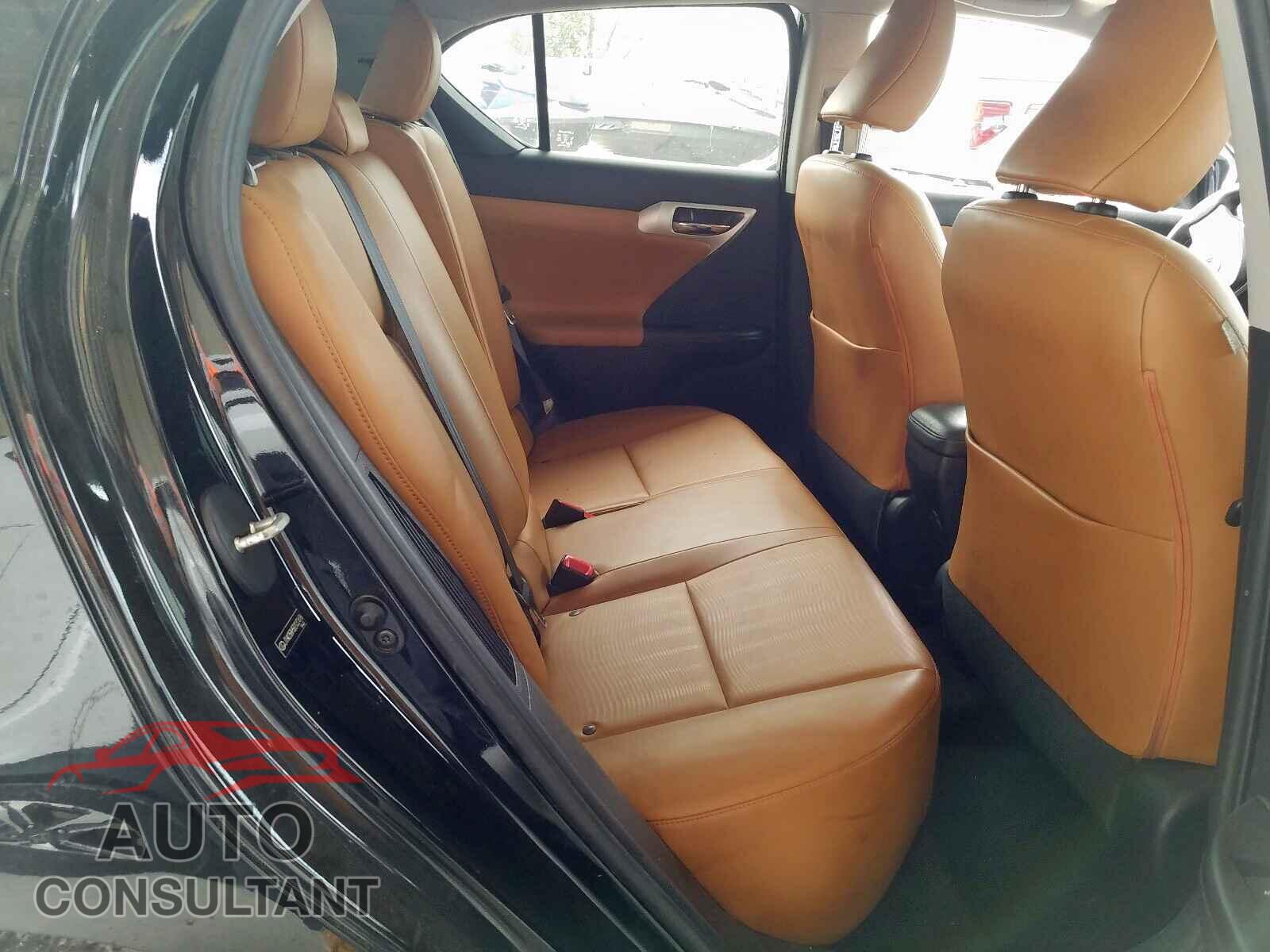 LEXUS CT 200 2011 - 3VWEB7BU6LM046424