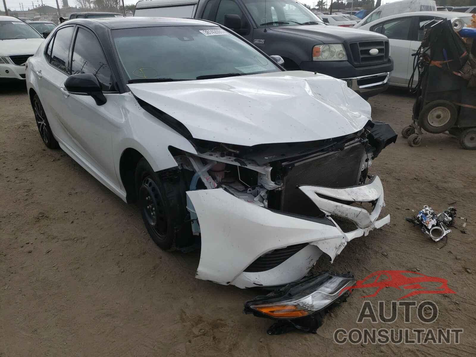 TOYOTA CAMRY 2018 - 4T1B61HK6JU140272