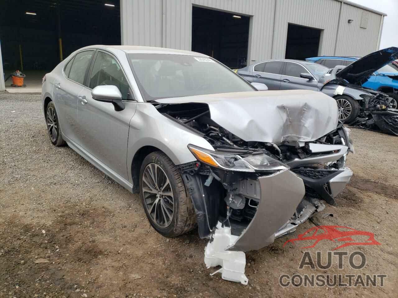 TOYOTA CAMRY 2018 - 4T1B11HK1JU054995