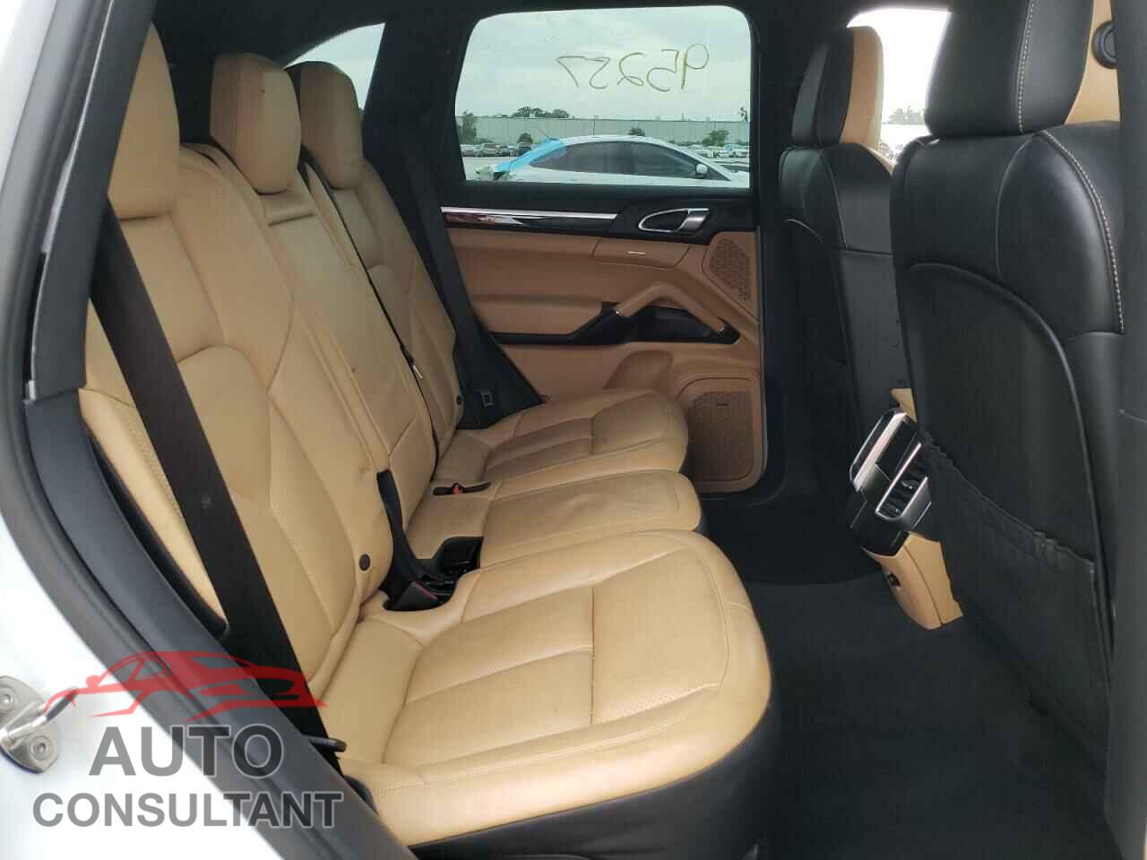 PORSCHE CAYENNE 2016 - WP1AA2A21GKA14161