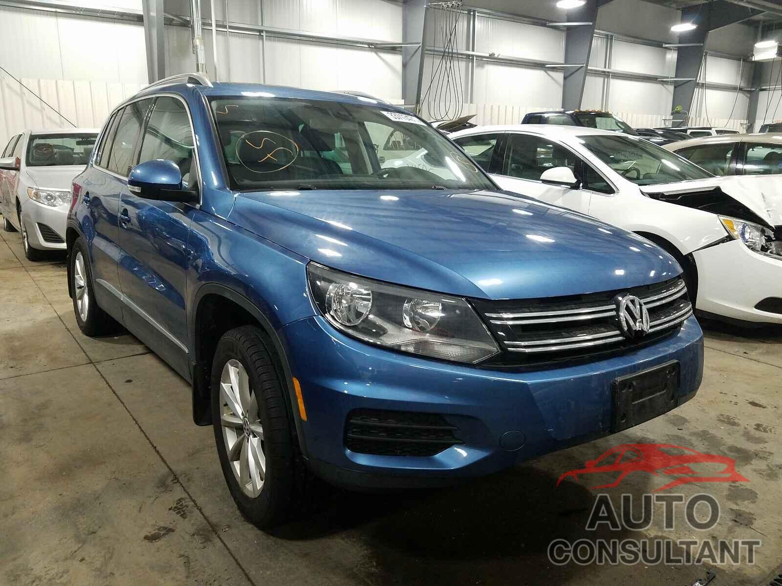 VOLKSWAGEN TIGUAN 2017 - WVGSV7AX9HK014473