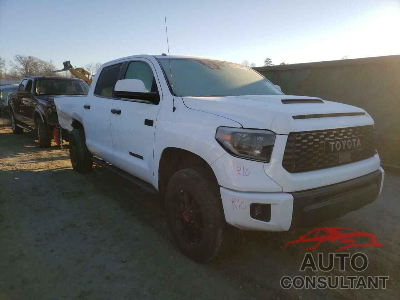 TOYOTA TUNDRA 2019 - 5TFDY5F16KX801582