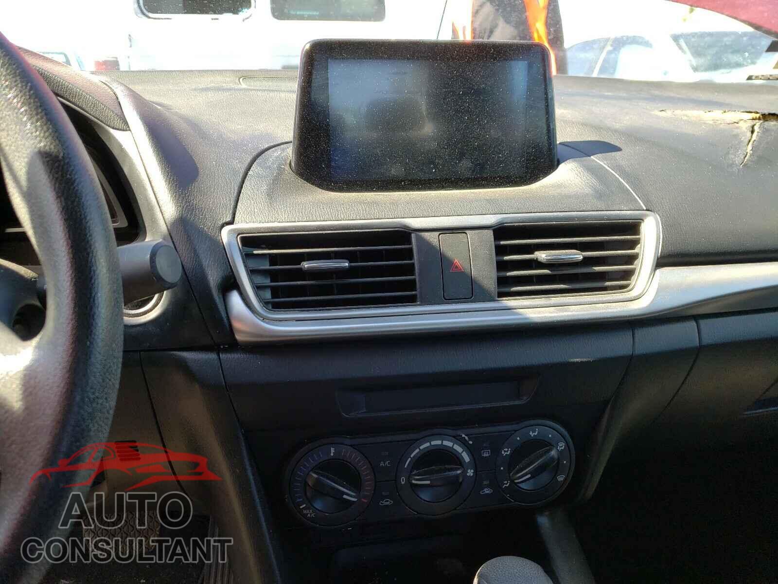 MAZDA 3 2018 - 3MZBN1U79JM166360
