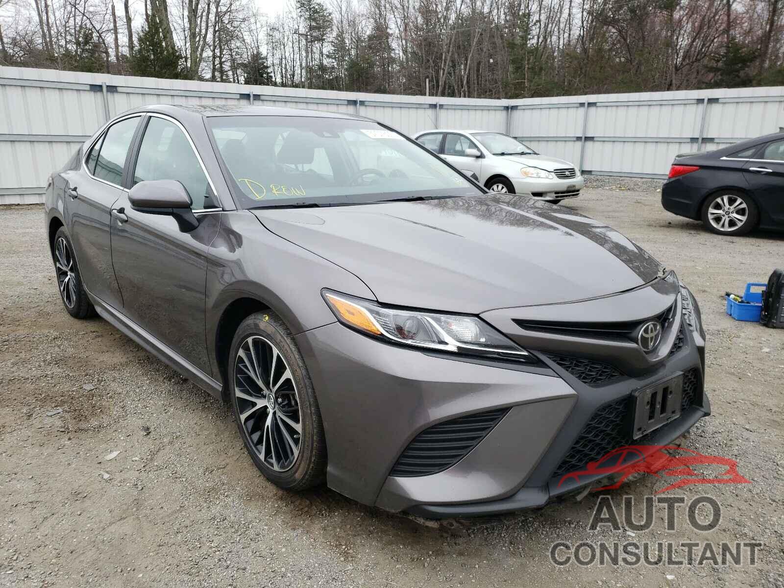 TOYOTA CAMRY 2018 - 4T1B11HK0JU131601
